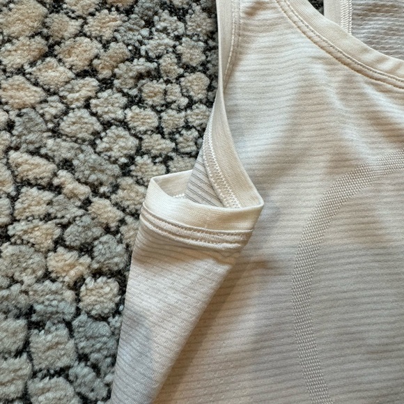 Lululemon white tank with light gray stripes. Size 4 . - Picture 4 of 4